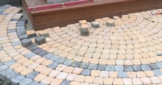 Укладка плитки на крыльцо в Полевской по цене от 821 руб. за м² | ТротуарнаяПлитка