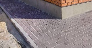 Укладка плитки на отмостку: Цена от 821 руб. в Полевской от ТротуарнаяПлитка