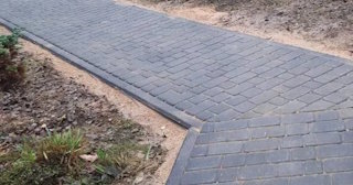 Укладка тротуарной плитки на основание в Полевской в октябре