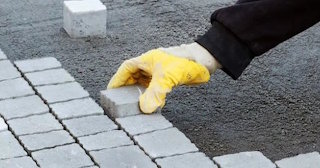 Укладка тротуарной плитки 50 на 50 в Полевской в октябре