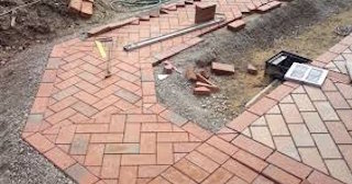 Укладка тротуарной плитки в Полевской в октябре