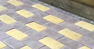 Укладка тротуарной плитки вокруг дома в Полевской - цены от 821 руб.