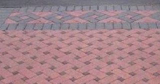 Укладка тротуарной плитки на старое бетонное основание в Полевской в октябре