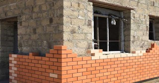 Профессиональная облицовка цоколя дома в Полевской в октябре
