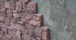 Качественная отделка цоколя фундамента снаружи в Полевской в октябре